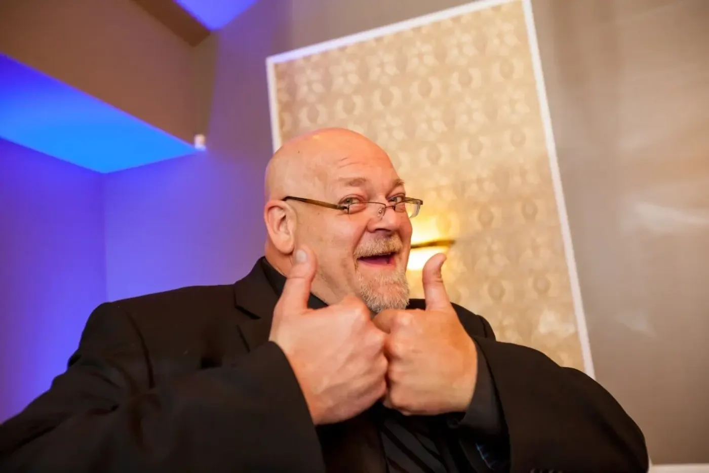 Brian Garreau performing