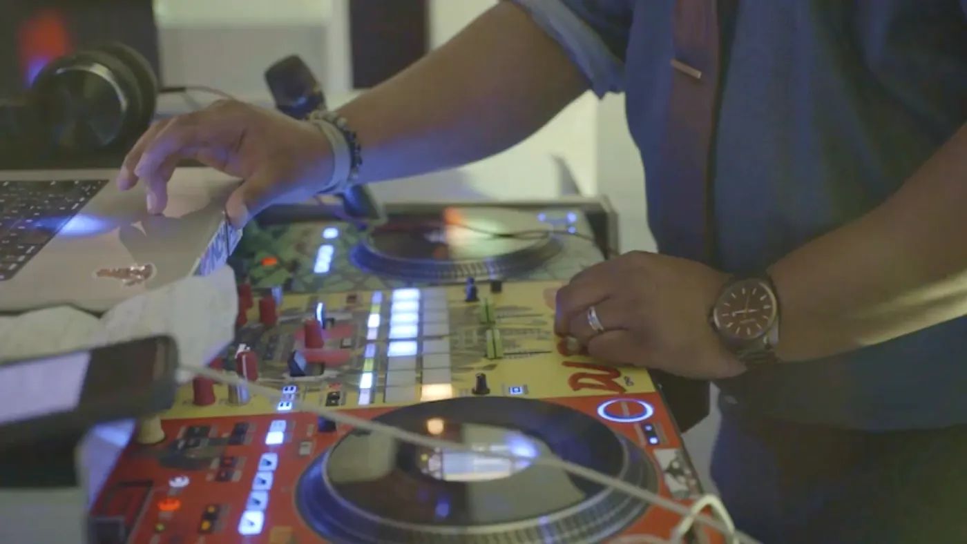 DJ Roosta performing