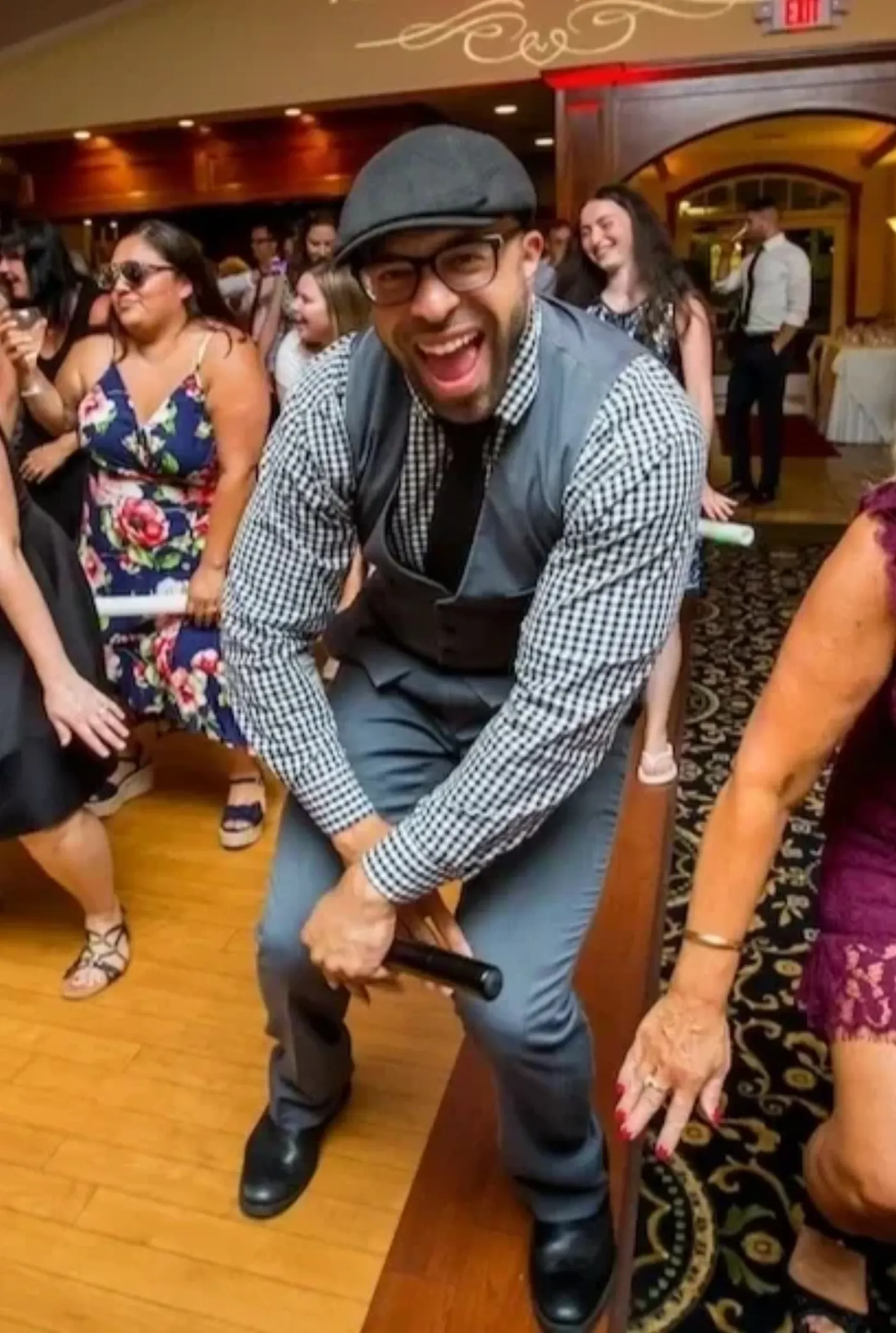 Fernando Bustamante performing